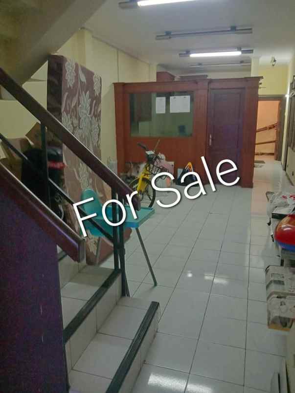 dijual rumah jalan residen sudirman