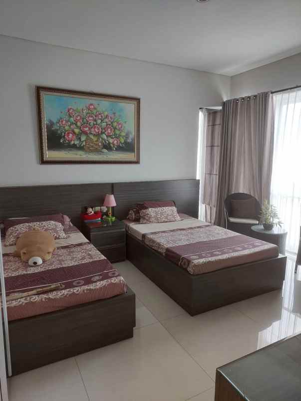dijual rumah jalan royal residence