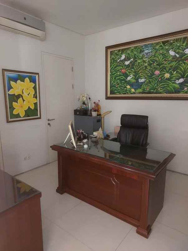 dijual rumah jalan royal residence