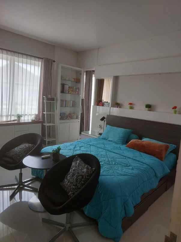 dijual rumah jalan royal residence