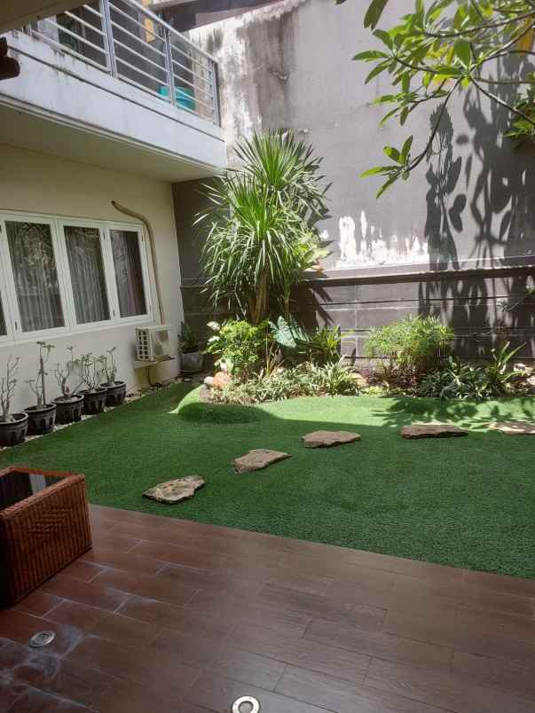 dijual rumah jalan royal residence