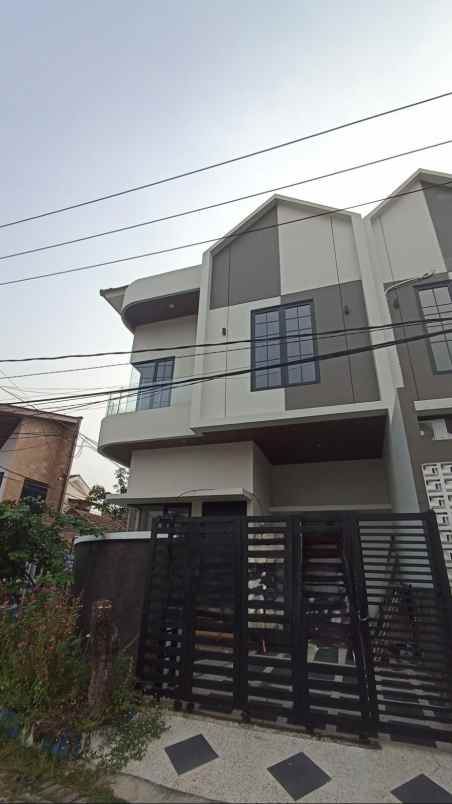 dijual rumah jalan rungkut mapan tengah