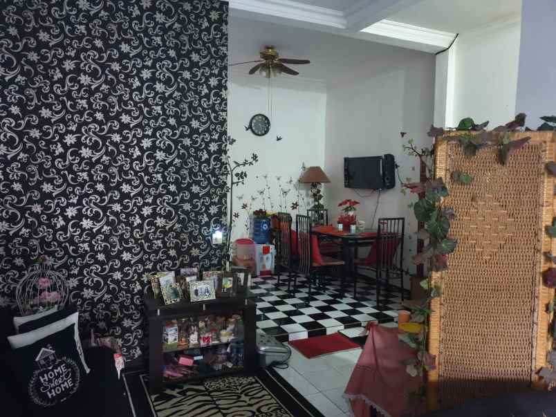 dijual rumah jalan titan asri