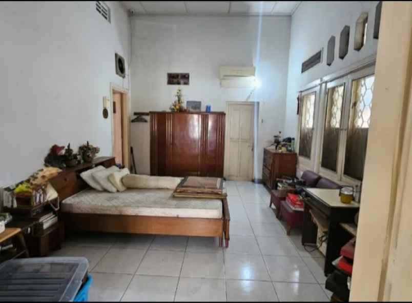 dijual rumah jalan wr supratman