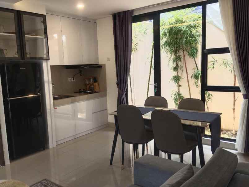 dijual rumah jalan zona eropa boulevard