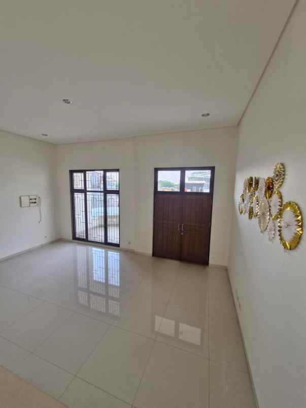 dijual rumah jatinegara