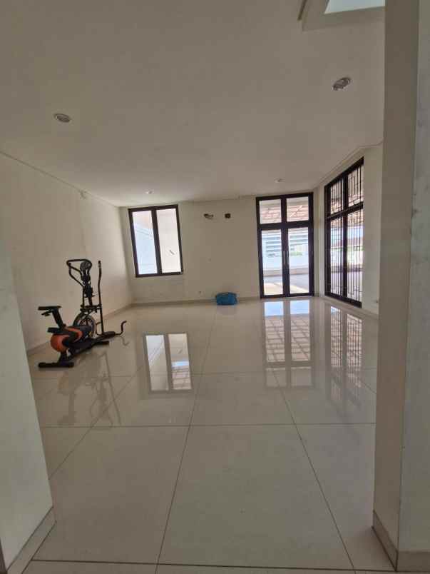 dijual rumah jatinegara