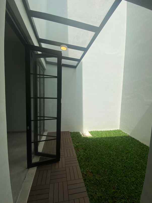 dijual rumah jl alam sutera