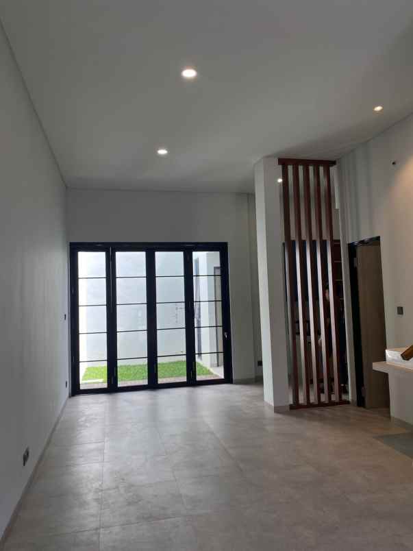 dijual rumah jl alam sutera