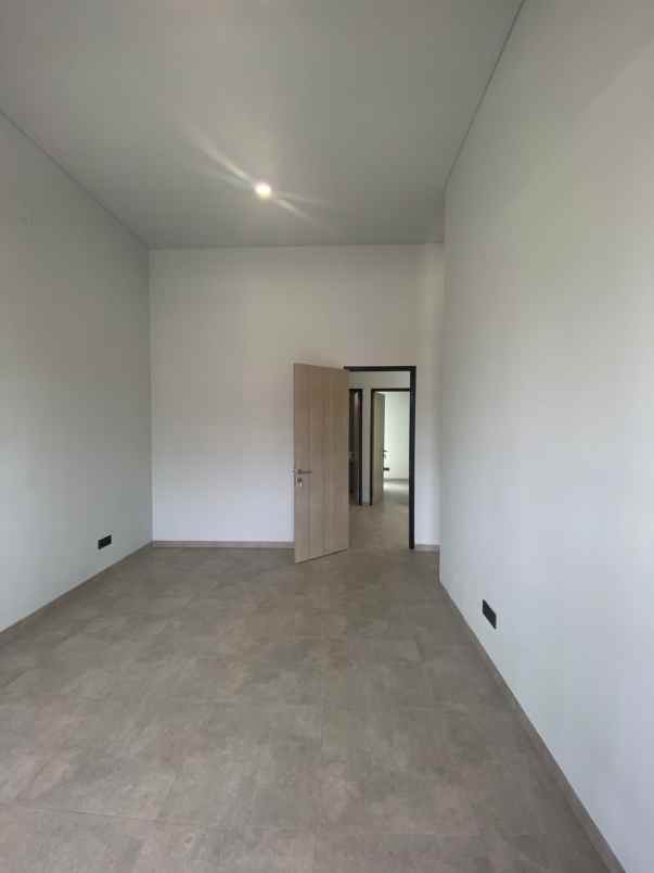 dijual rumah jl alam sutera