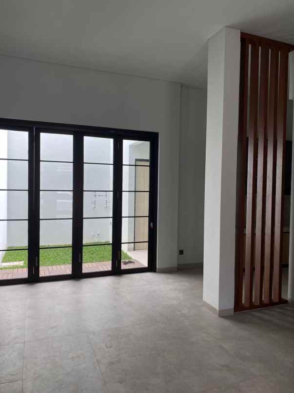 dijual rumah jl alam sutera