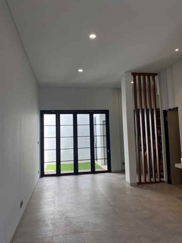 dijual rumah jl alam sutera