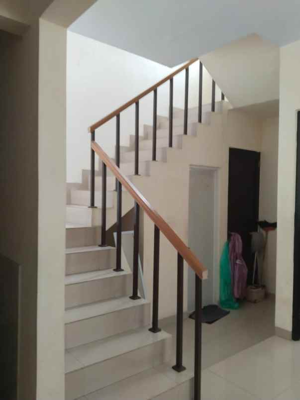dijual rumah jl ap pettarani 3