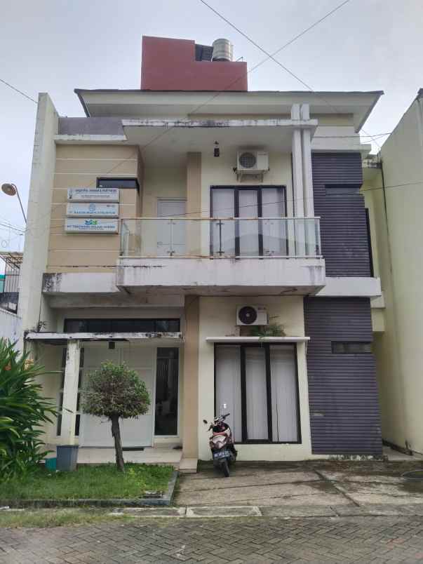 dijual rumah jl ap pettarani 3
