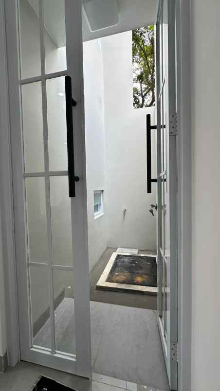 dijual rumah jl cinere kota depok