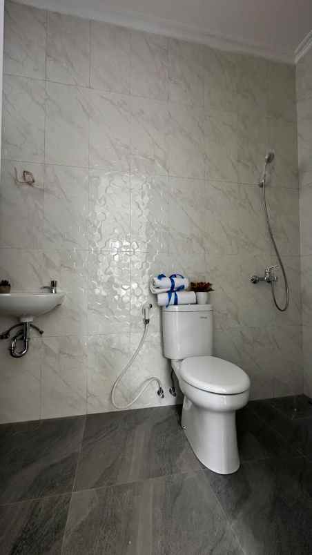 dijual rumah jl cinere kota depok