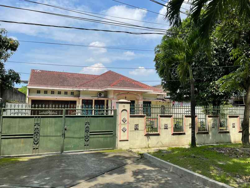 dijual rumah jl gagak hitam