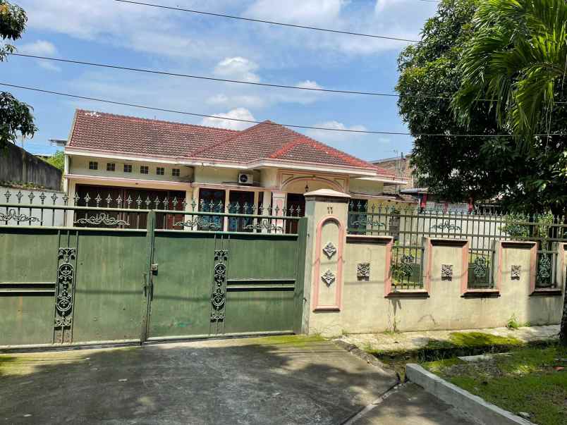 dijual rumah jl gagak hitam