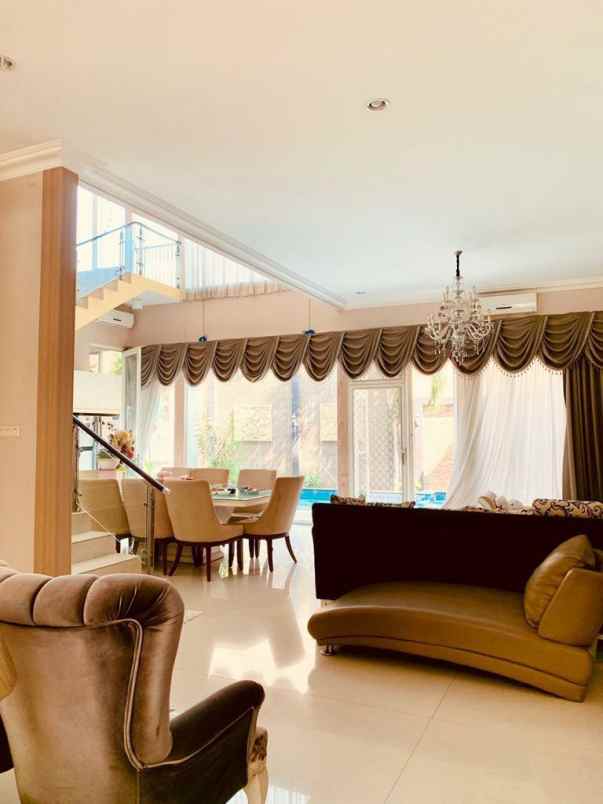 dijual rumah jl internasional golf road