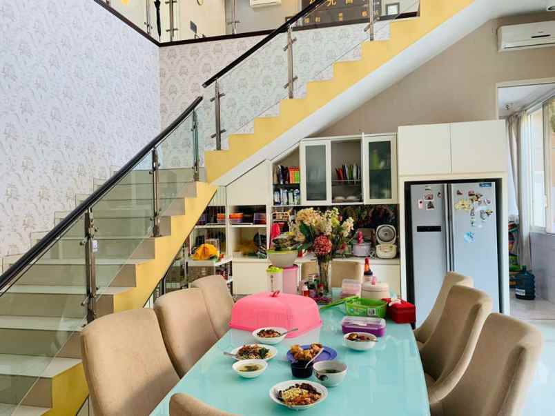 dijual rumah jl internasional golf road