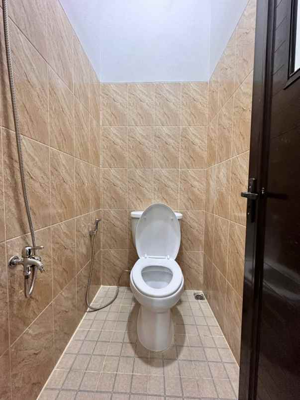 dijual rumah jl kalisari