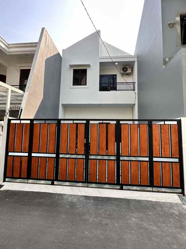 dijual rumah jl kalisari