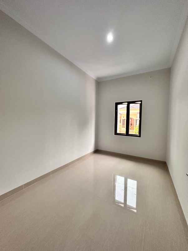 dijual rumah jl kalisari