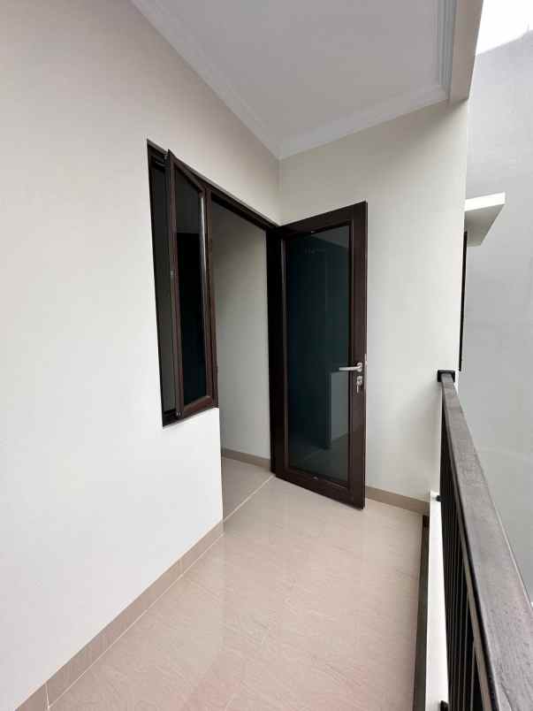 dijual rumah jl kalisari