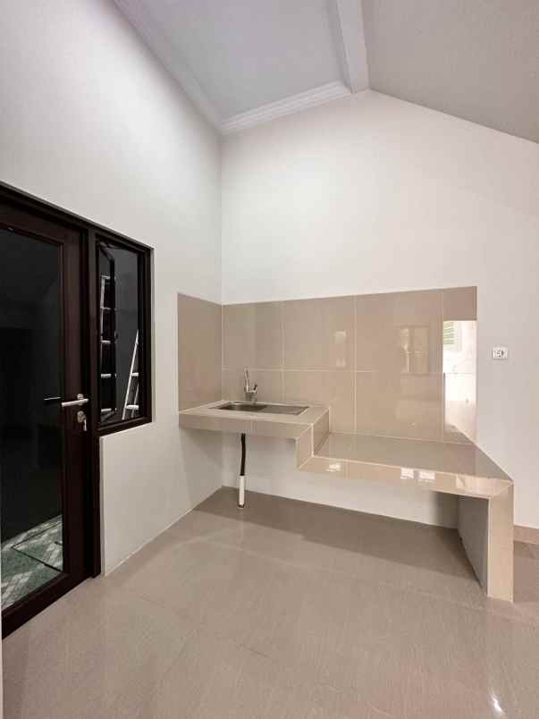 dijual rumah jl kalisari