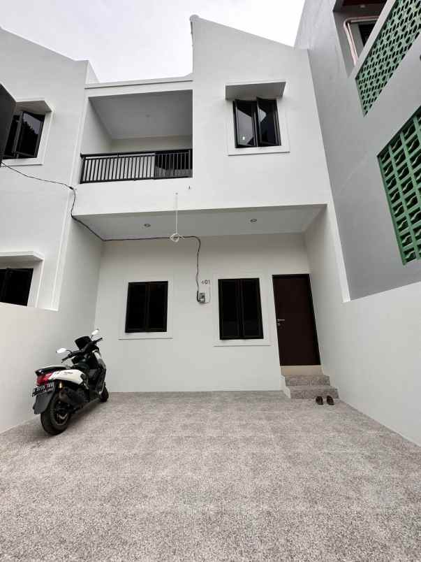 dijual rumah jl kalisari