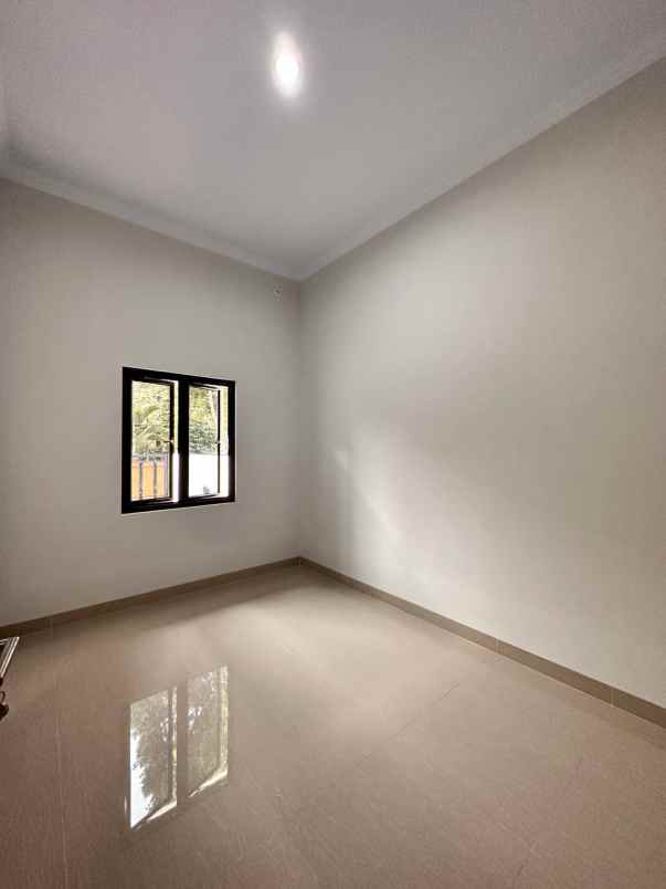 dijual rumah jl kalisari