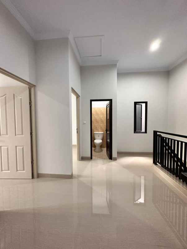 dijual rumah jl kalisari