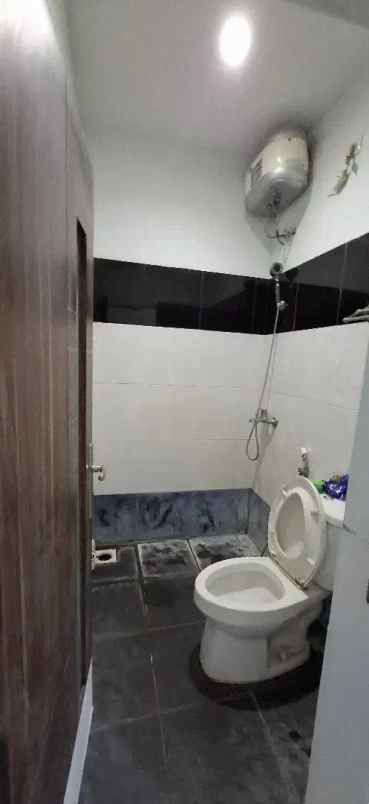 dijual rumah jl kav marinir pondok