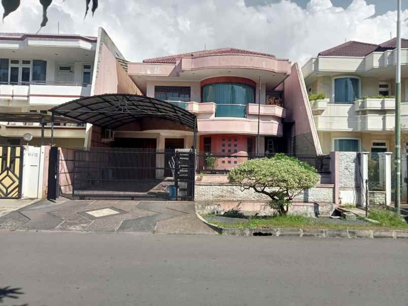 dijual rumah jl kembang elok utama puri