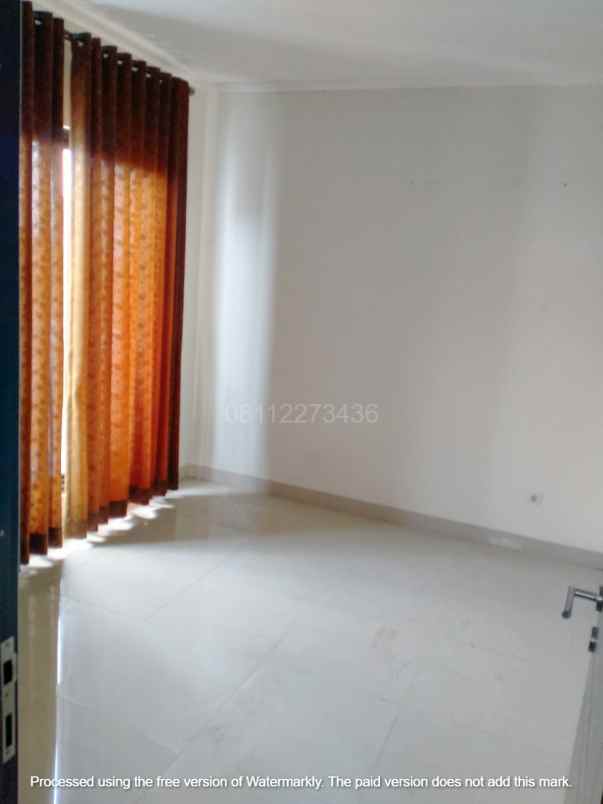 dijual rumah jl komplek prive