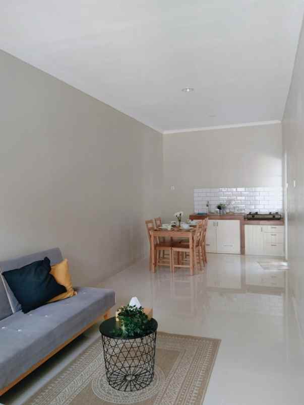 dijual rumah jl komplek villa dago tol