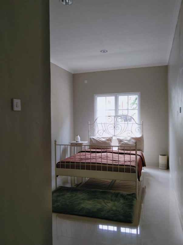 dijual rumah jl komplek villa dago tol