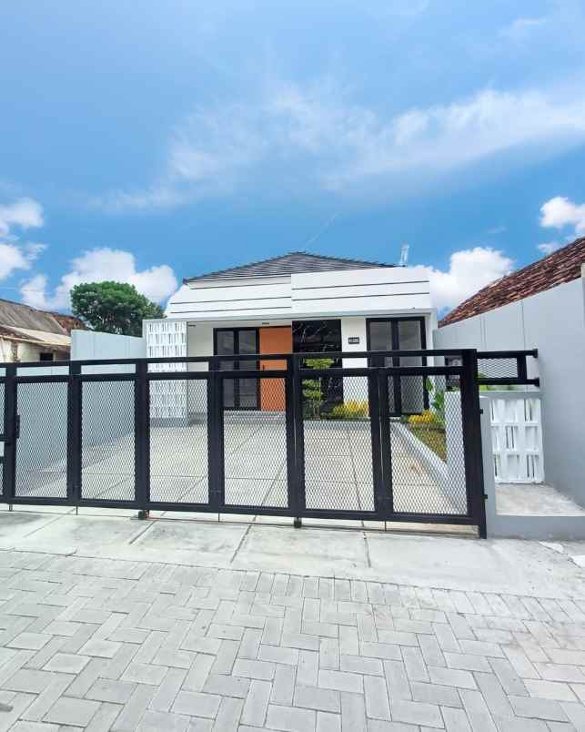 dijual rumah jl magelang km 11