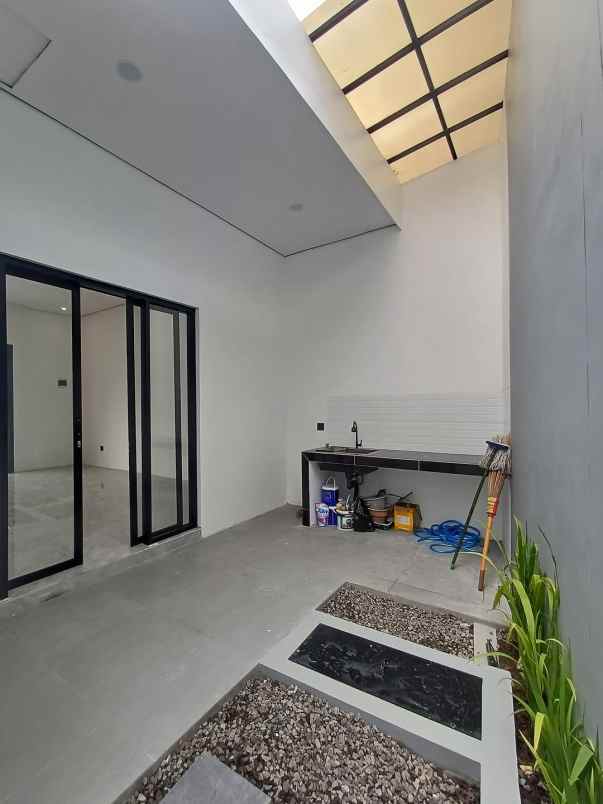 dijual rumah jl magelang km 11