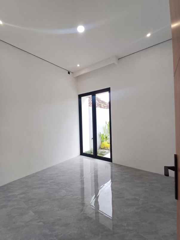 dijual rumah jl magelang km 11