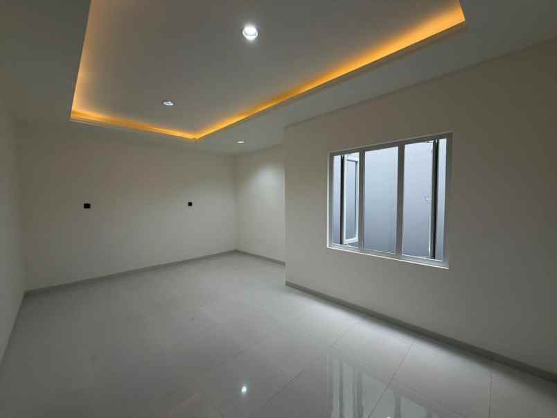 dijual rumah jl mandala