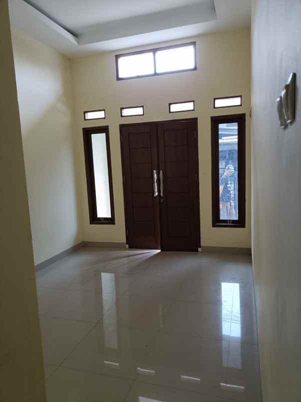 dijual rumah jl mawar merah perumnas