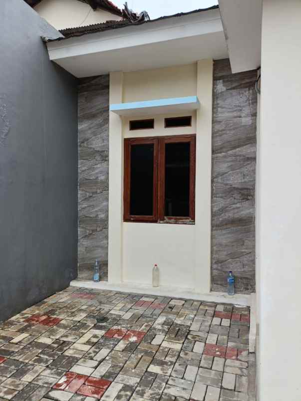 dijual rumah jl mawar merah perumnas
