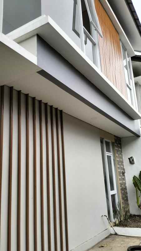 dijual rumah jl merkuri komplek