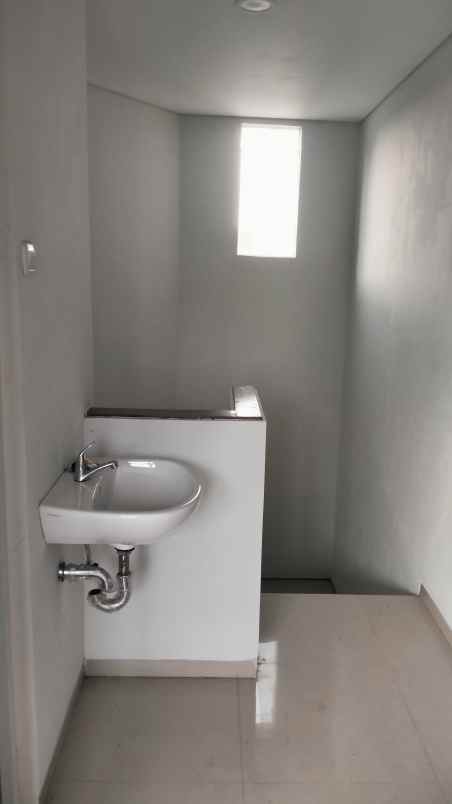 dijual rumah jl merkuri komplek