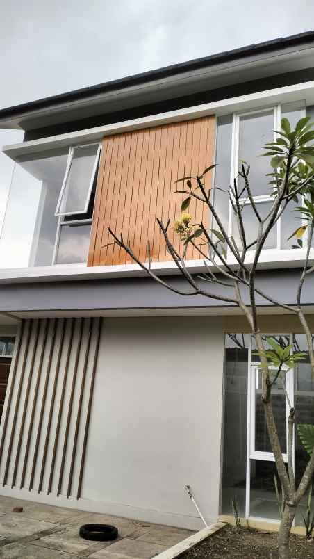 dijual rumah jl merkuri komplek