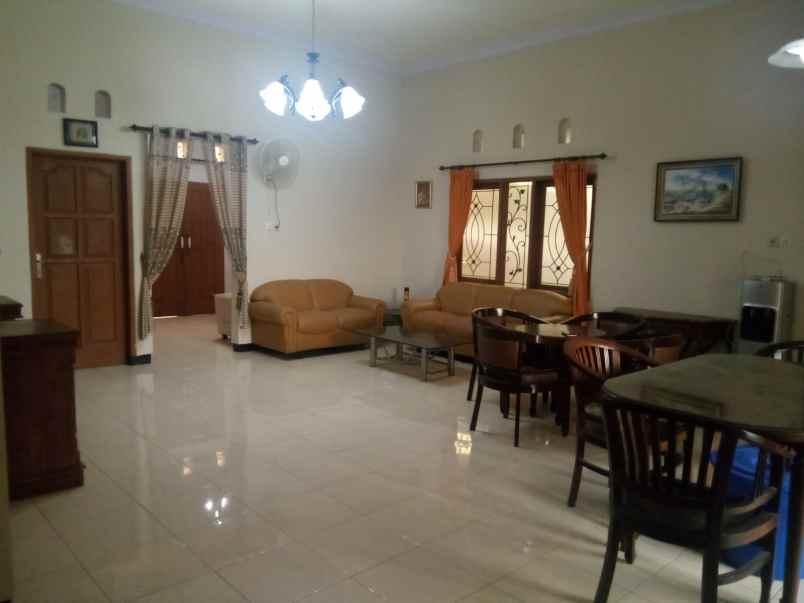 dijual rumah jl mojopahit jember