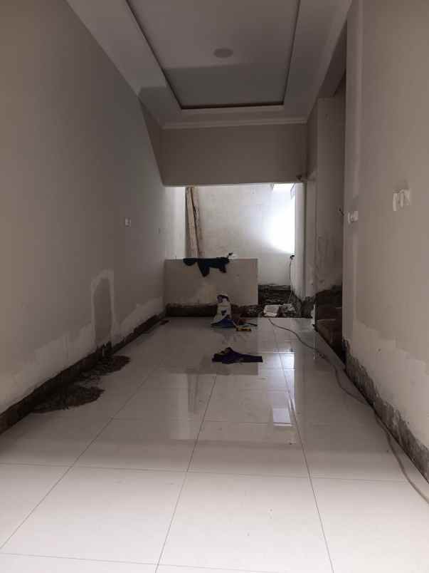 dijual rumah jl petemon