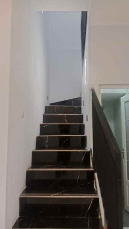 dijual rumah jl pondok kelapa duren