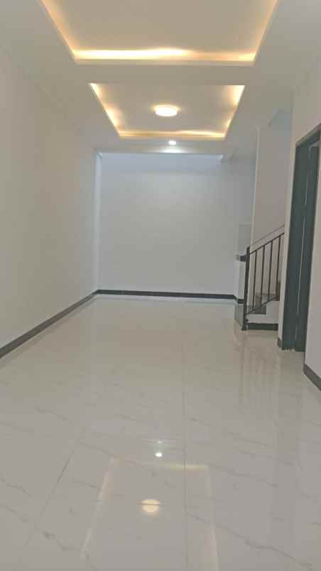 dijual rumah jl pondok kelapa duren